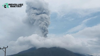 Gunung Lewotobi Laki-laki Erupsi